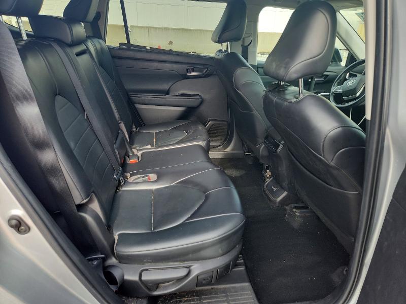 Photo 11 from auction – 2022 TOYOTA HIGHLANDER with VIN 5TDGZRBHXNS575447