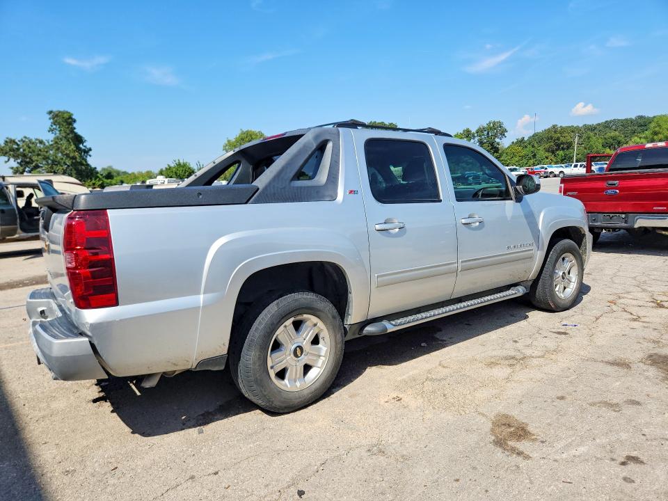 Photo 3 from auction – 2012 CHEVROLET AVALANCHE with VIN 3GNTKFE72CG237337