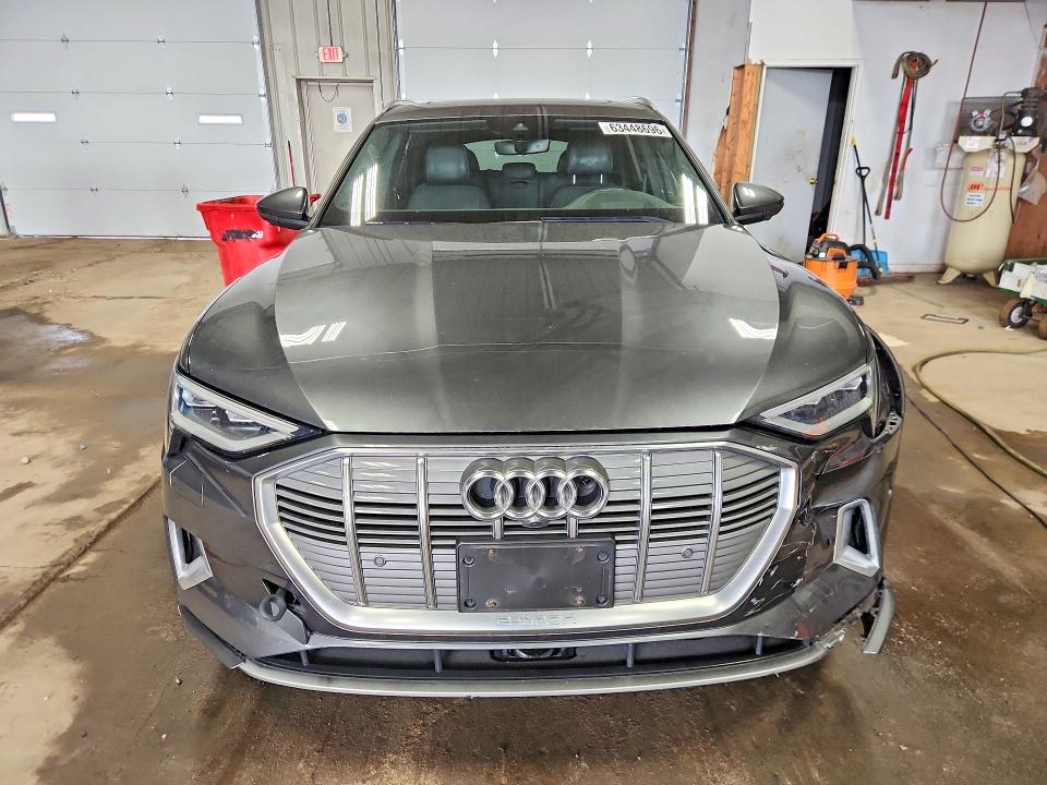 Photo 5 from auction – 2019 AUDI E-TRON with VIN WA1VAAGE9KB007489