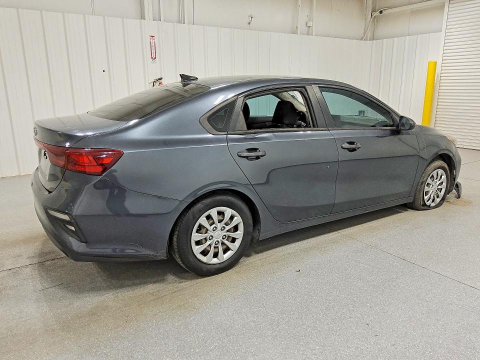 Photo 3 from auction – 2021 KIA FORTE with VIN 3KPF24AD5ME320019
