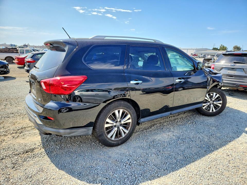 Photo 3 from auction – 2018 NISSAN PATHFINDER with VIN 5N1DR2MN8JC604612