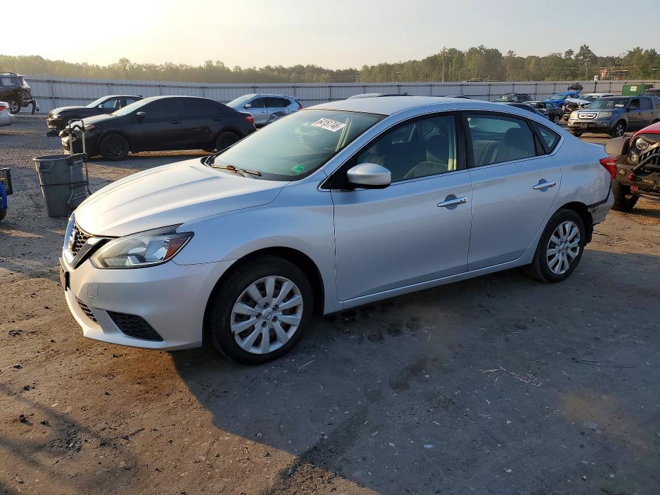NISSAN SENTRA 2017 with VIN 3N1AB7APXHL667890 - Photo from auction