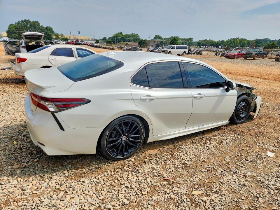 Photo 3 from auction – 2022 TOYOTA CAMRY with VIN 4T1K61AK0NU030706