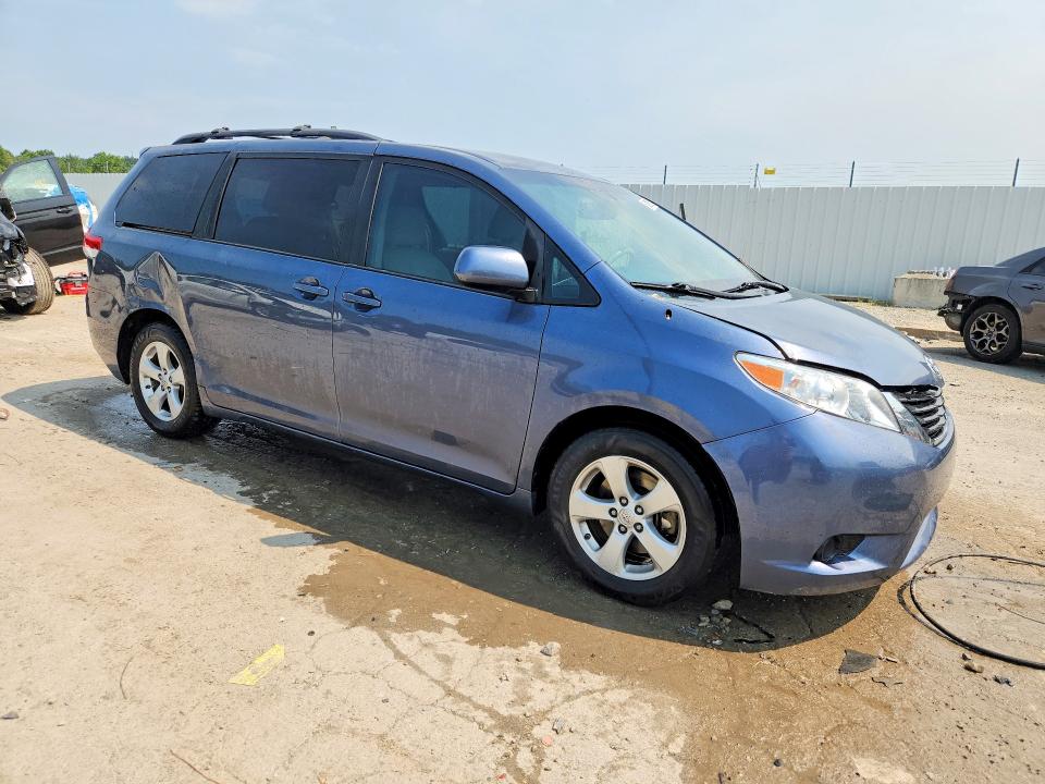 Photo 4 from auction – 2014 TOYOTA SIENNA with VIN 5TDKK3DC6ES503965