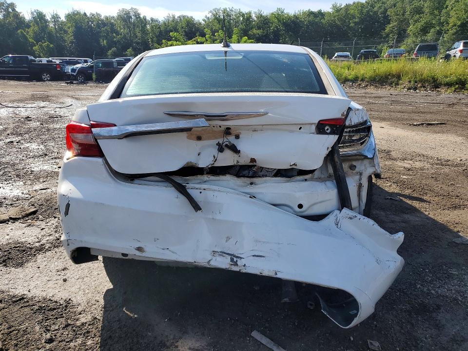 Photo 6 from auction – 2014 CHRYSLER 200 with VIN 1C3CCBAB3EN123886