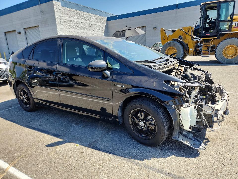 Photo 4 from auction – 2014 TOYOTA PRIUS with VIN JTDKN3DU1E0384385