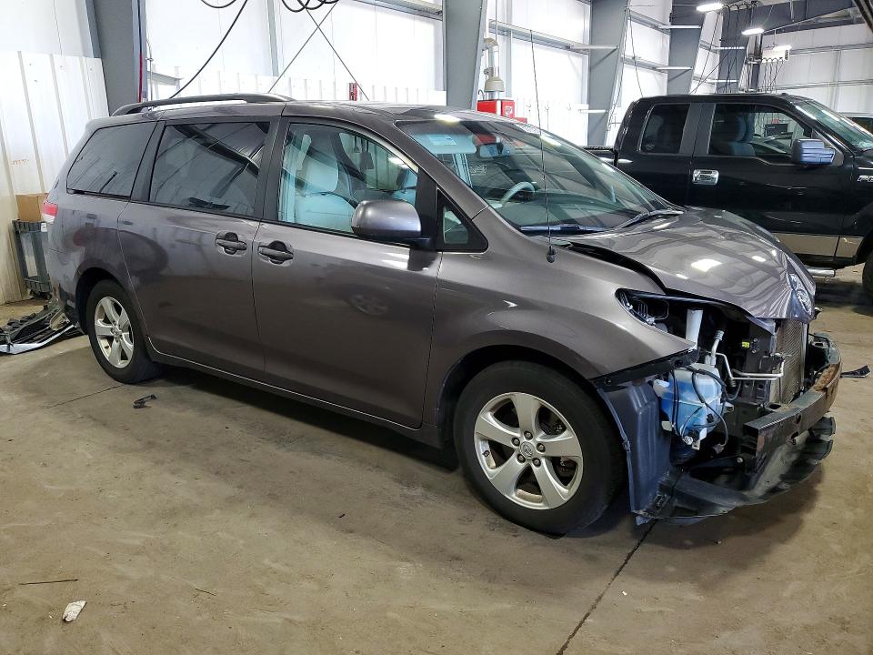 Photo 4 from auction – 2013 TOYOTA SIENNA with VIN 5TDKK3DC4DS404592