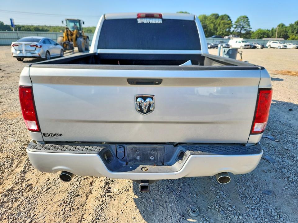 Снимка 6 от търг – 2018 RAM 1500 с VIN 3C6RR6KT2JG129126