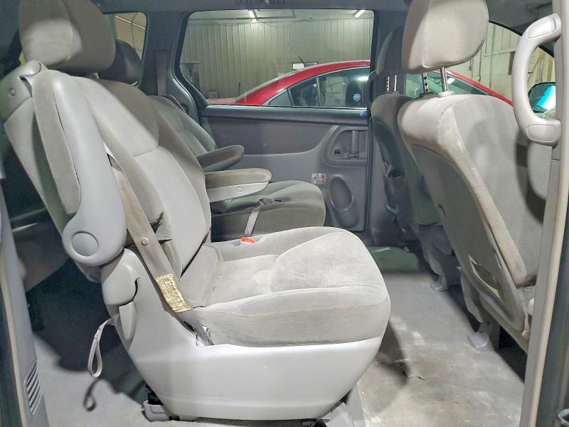 Photo 11 from auction – 2004 TOYOTA SIENNA with VIN 5TDZA23C94S207043