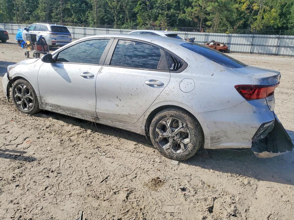 Photo 2 from auction – 2021 KIA FORTE with VIN 3KPF24AD7ME325917