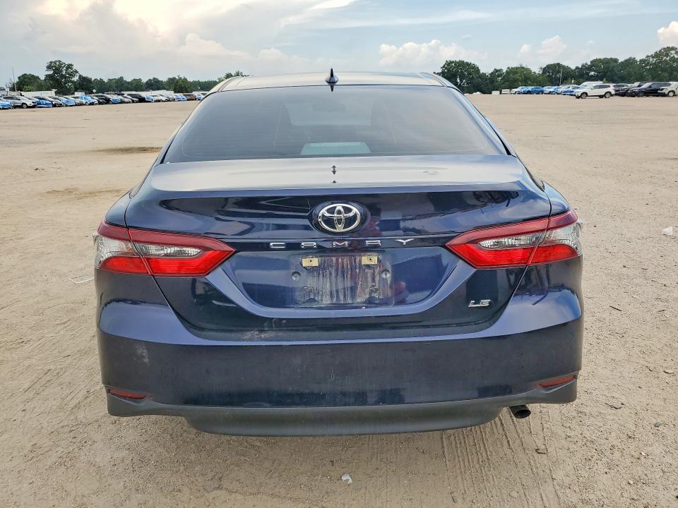 Photo 6 from auction – 2022 TOYOTA CAMRY with VIN 4T1C11AK5NU650180