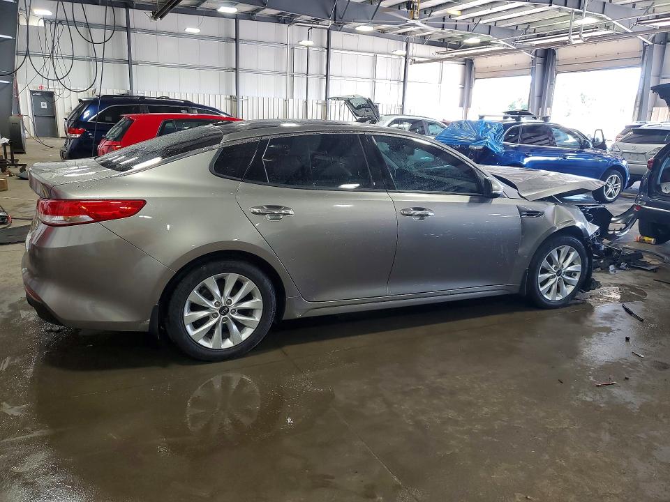 Photo 3 from auction – 2016 KIA OPTIMA with VIN 5XXGU4L30GG048140
