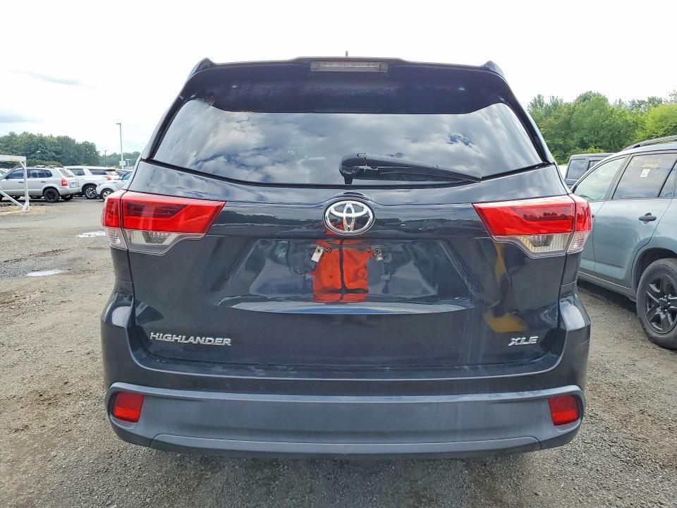 Photo 6 from auction – 2019 TOYOTA HIGHLANDER with VIN 5TDKZRFH1KS554471