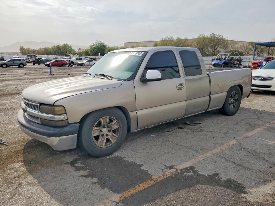CHEVROLET SILVERADO 2000 with VIN 2GCEC19V2Y1135191 - Photo from auction