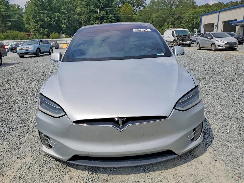صورة رقم 5 من المزاد - 2017 TESLA MODEL X مع VIN 5YJXCBE22HF037897