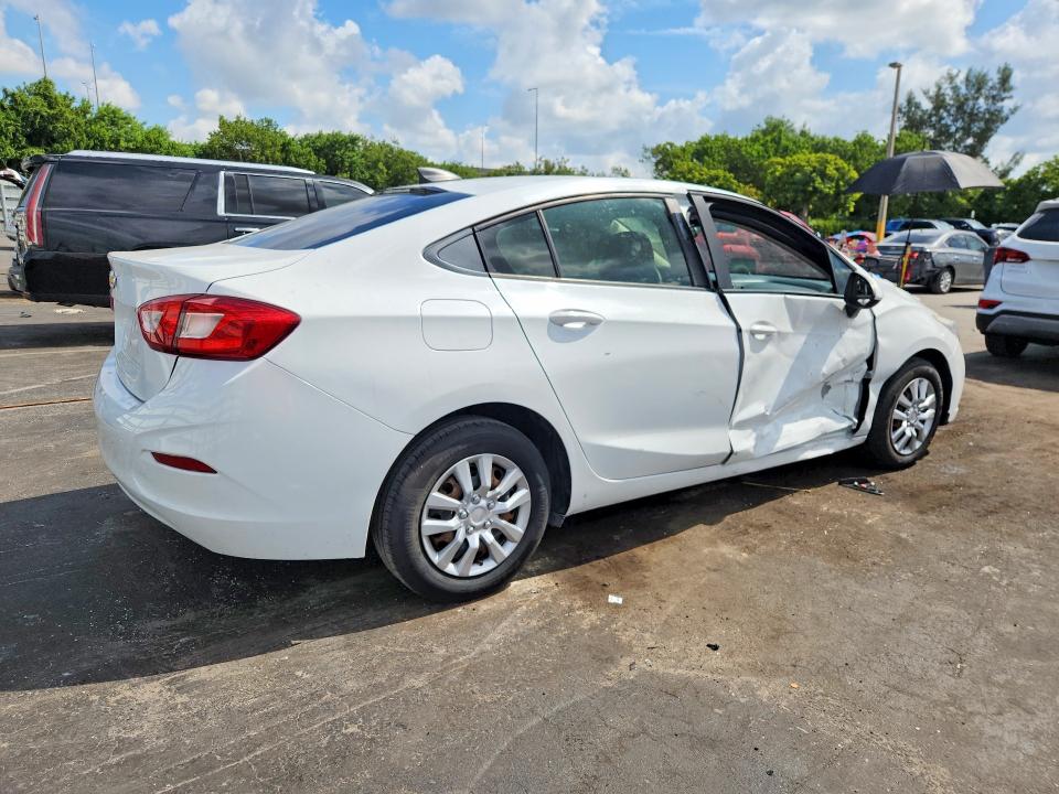 Photo 3 from auction – 2018 CHEVROLET CRUZE with VIN 1G1BC5SM5J7232365