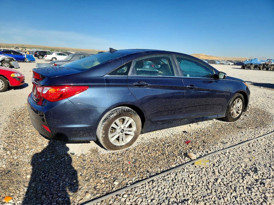 Photo 3 from auction – 2014 HYUNDAI SONATA with VIN 5NPEB4AC0EH905526