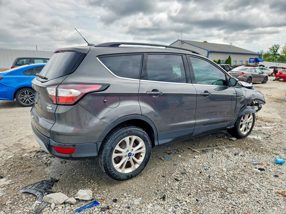 Photo 3 from auction – 2017 FORD ESCAPE with VIN 1FMCU0GDXHUE22478