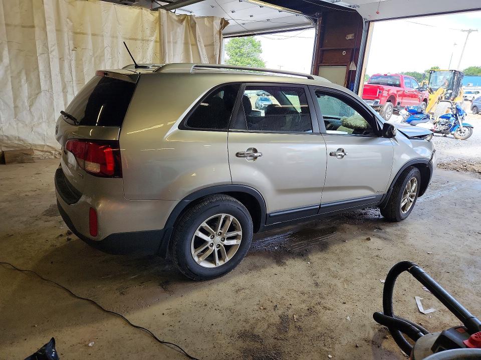 Photo 3 from auction – 2015 KIA SORENTO with VIN 5XYKTCA67FG573470