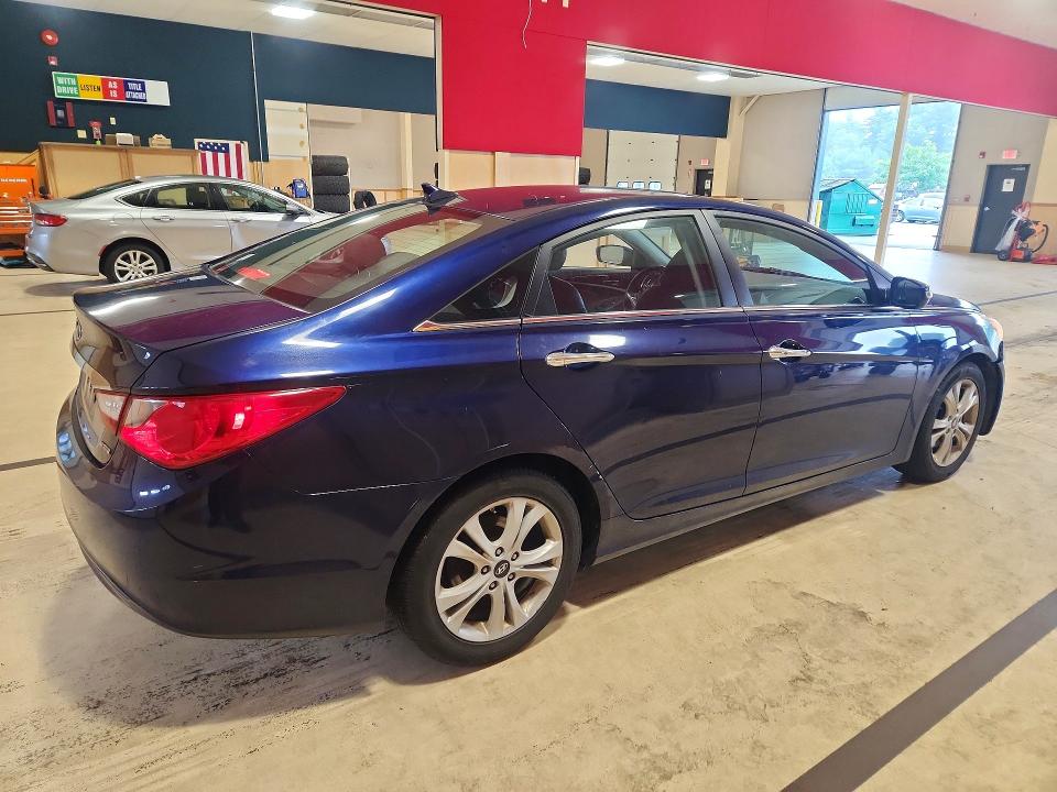 Photo 3 from auction – 2011 HYUNDAI SONATA with VIN 5NPEC4AC3BH220669