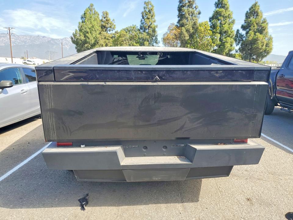 Zdjęcie 6 z aukcji – 2025 TESLA CYBERTRUCK z VIN 7G2CEHED6SA069170