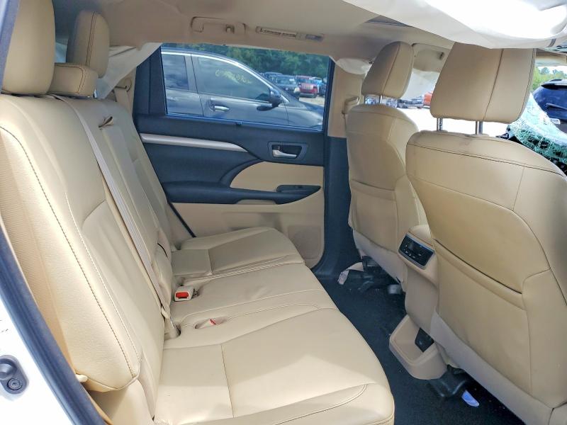 Photo 11 from auction – 2018 TOYOTA HIGHLANDER with VIN 5TDJZRFH8JS841770