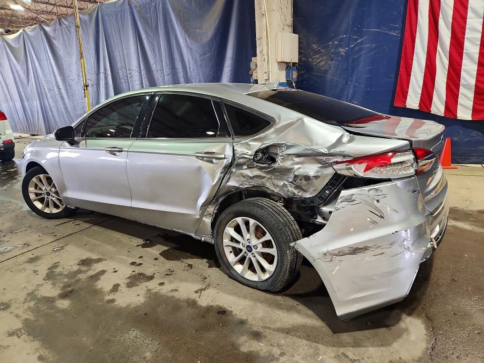 Снимка 2 от търг – 2020 FORD FUSION с VIN 3FA6P0HD7LR107635