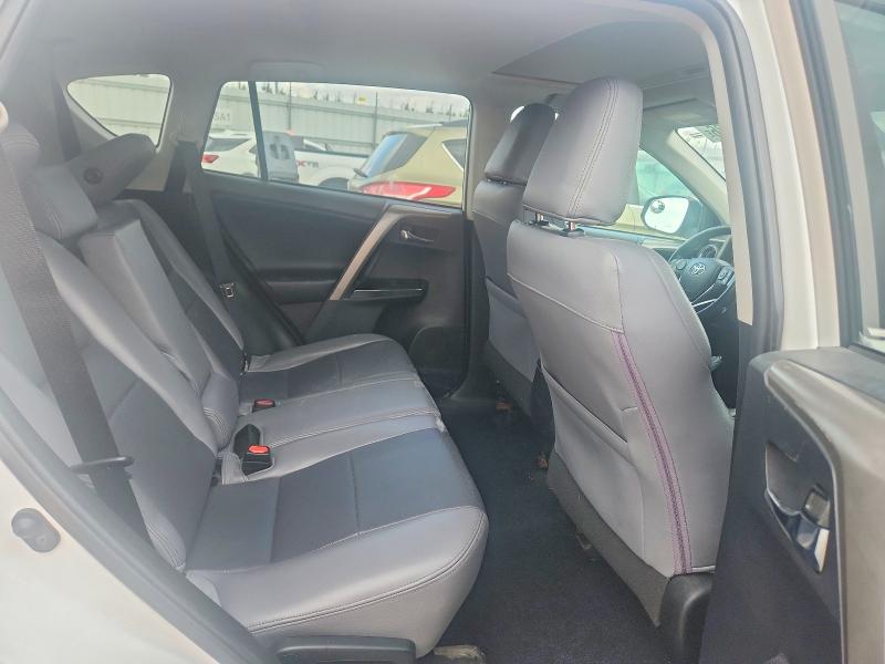 Photo 11 from auction – 2018 TOYOTA RAV4 with VIN 2T3RFREV8JW833458