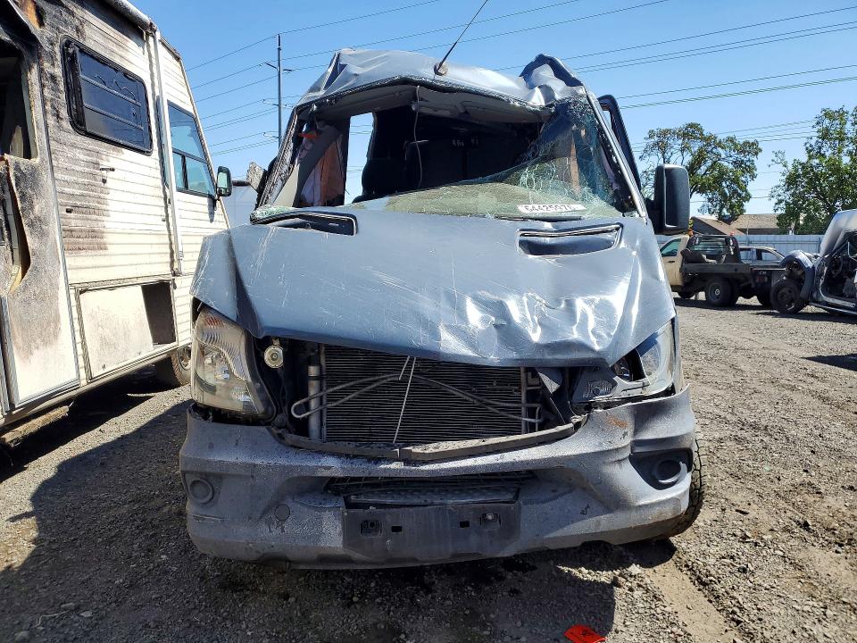 Photo 5 from auction – 2018 MERCEDES-BENZ SPRINTER with VIN WD3PE7CD5JP637864