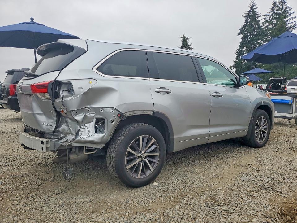 Photo 3 from auction – 2018 TOYOTA HIGHLANDER with VIN 5TDJZRFHXJS523424