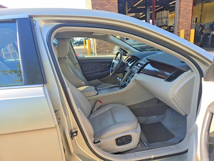 Photo 5 from auction – 2010 FORD TAURUS with VIN 1FAHP2HW0AG152636