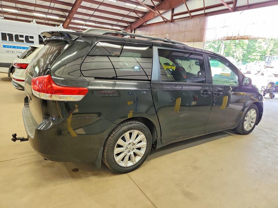 Photo 3 from auction – 2011 TOYOTA SIENNA with VIN 5TDJK3DC9BS029548