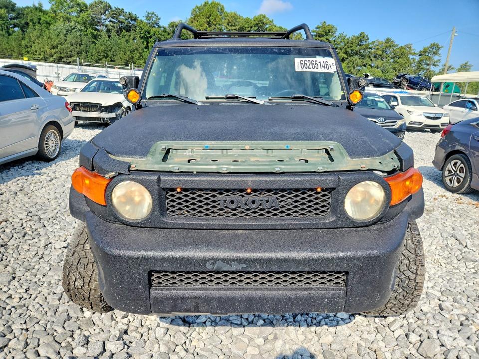 Photo 5 from auction – 2010 TOYOTA FJ CRUISER with VIN JTEBU4BF9AK082219
