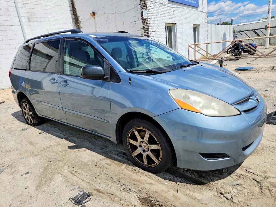 Photo 4 from auction – 2010 TOYOTA SIENNA with VIN 5TDKK4CC0AS335340