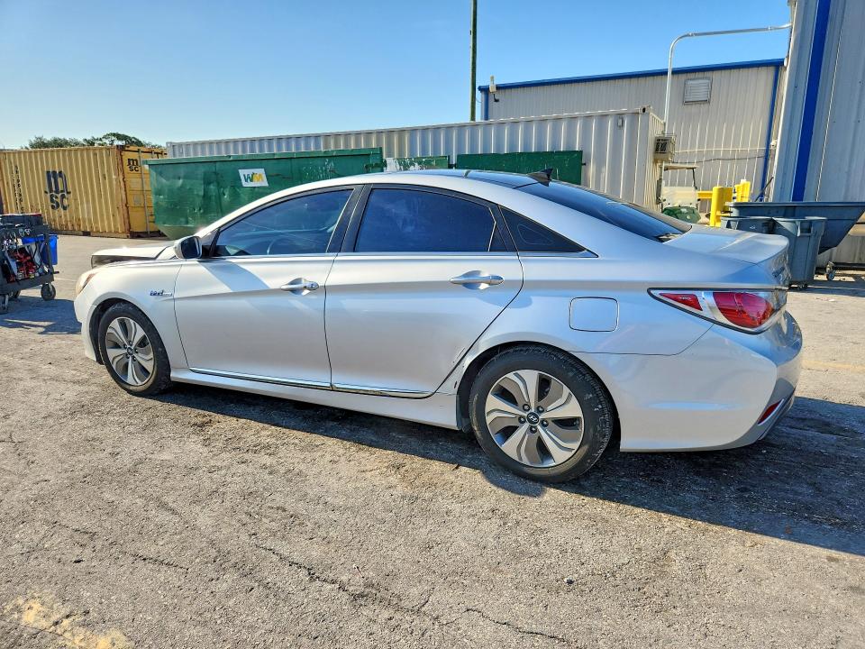 Photo 2 from auction – 2013 HYUNDAI SONATA with VIN KMHEC4A45DA071566