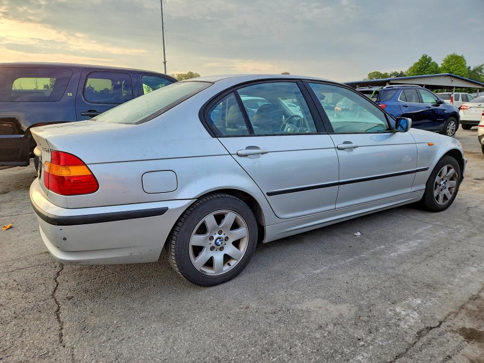Photo 3 from auction – 2003 BMW 325 with VIN WBAEU33453PM54926