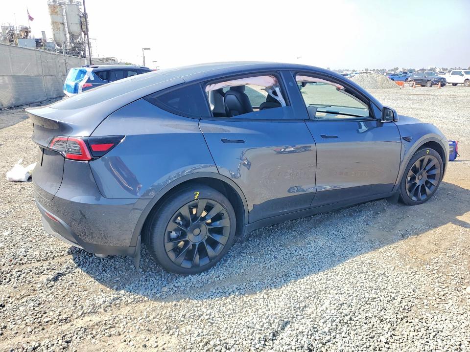 Photo 3 from auction – 2023 TESLA MODEL Y with VIN 7SAYGDEE1PA147479