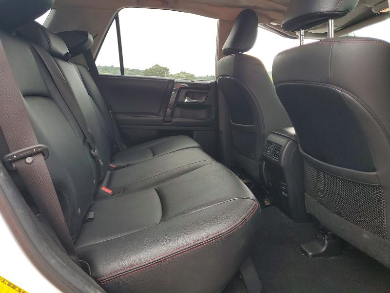 Photo 11 from auction – 2019 TOYOTA 4RUNNER with VIN JTEBU5JR4K5631634