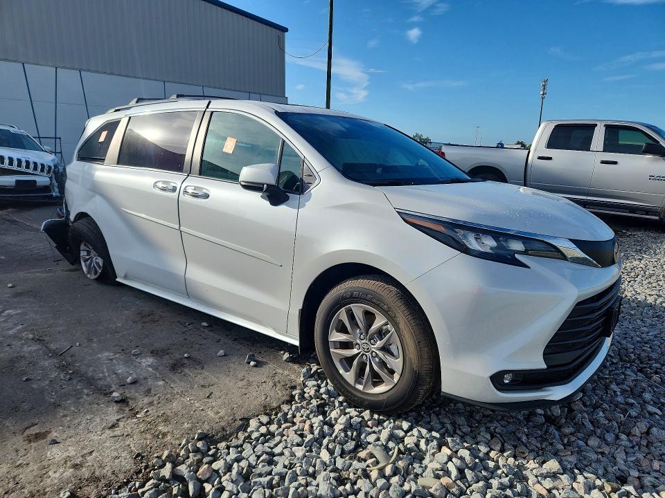Photo 4 from auction – 2026 TOYOTA SIENNA with VIN 5TDYRKEC5TS333867