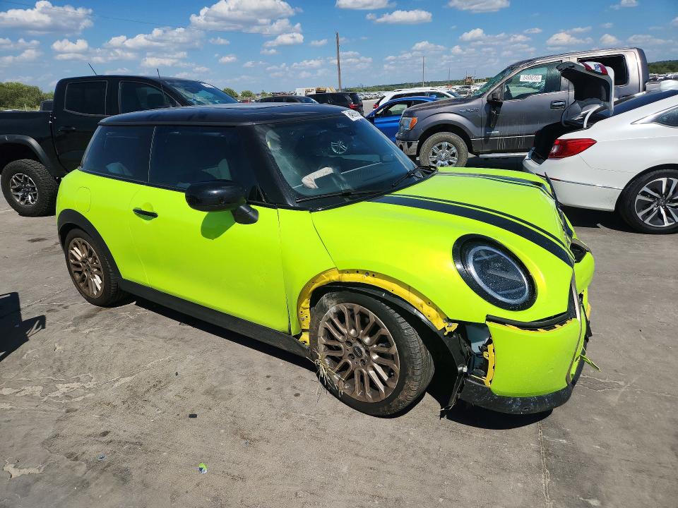 Фото 4 с аукциона – 2025 MINI COOPER с VIN WMW23GD09S2W27772