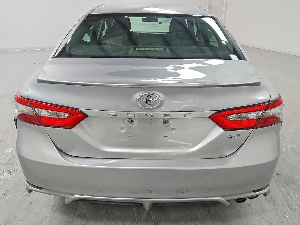 Photo 6 from auction – 2018 TOYOTA CAMRY with VIN 4T1B11HK2JU076715