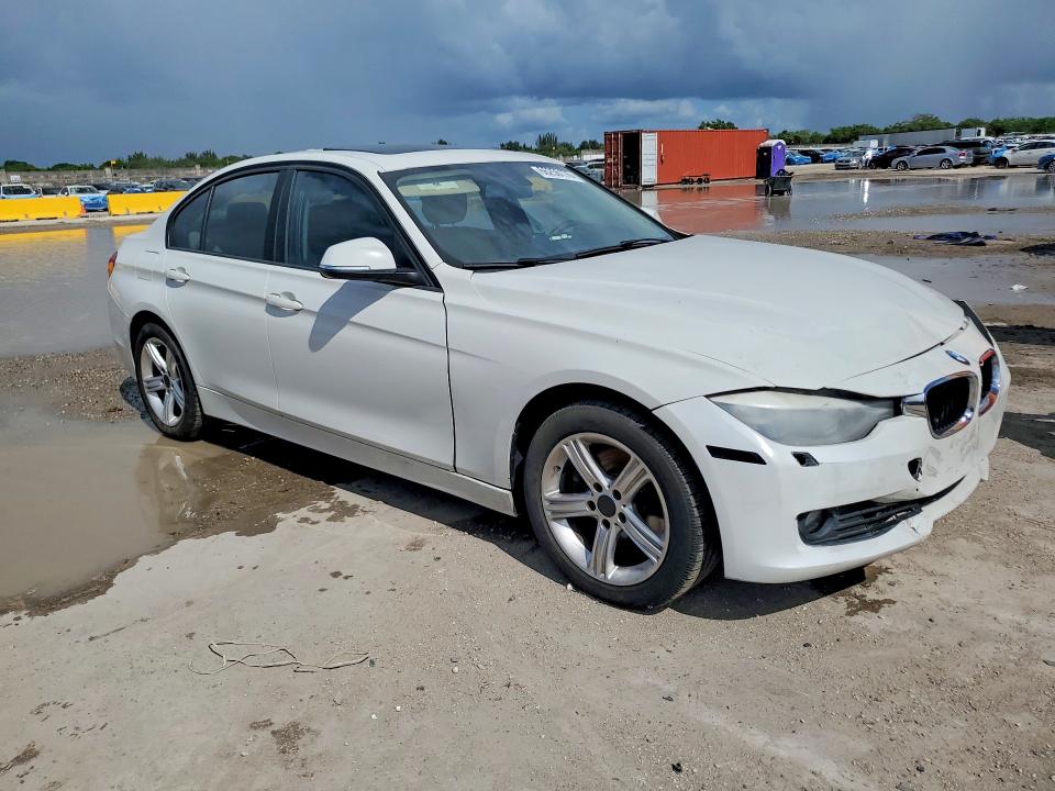 Photo 4 from auction – 2017 BMW 320 with VIN WBA8E1G59HNU13266