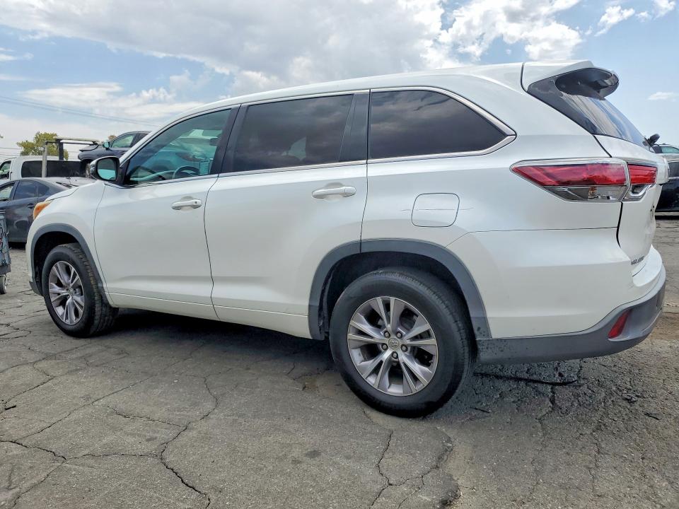 Photo 2 from auction – 2015 TOYOTA HIGHLANDER with VIN 5TDZKRFH5FS081098