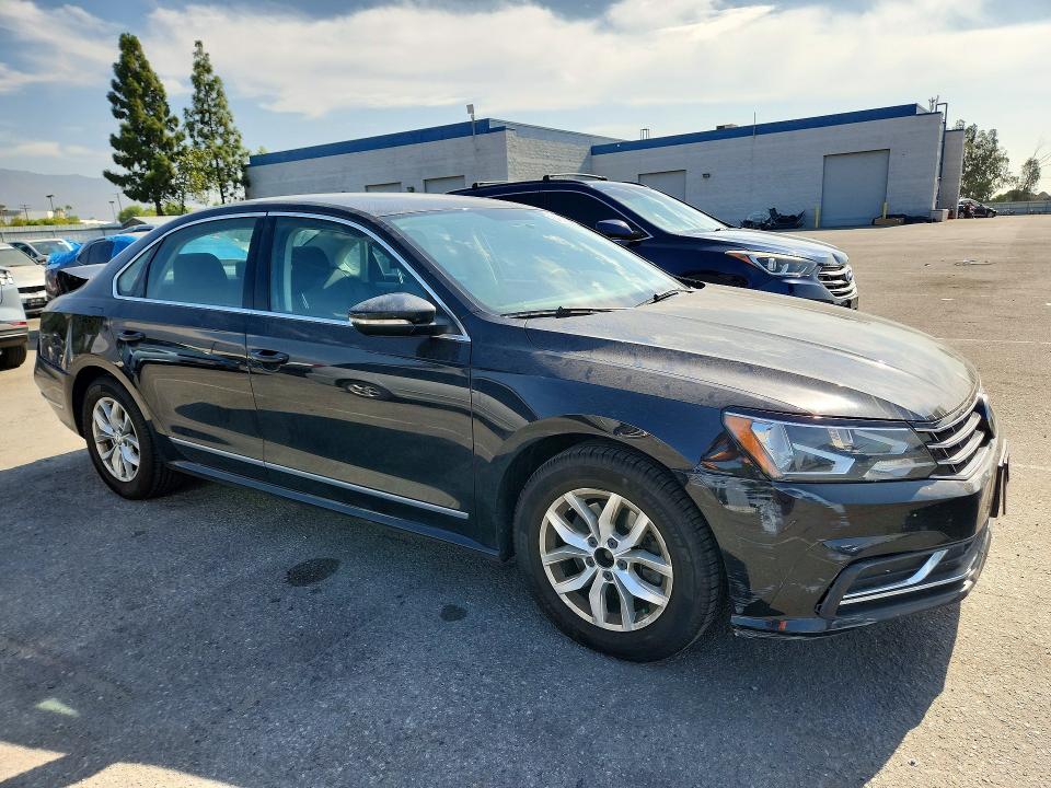 Photo 4 from auction – 2017 VOLKSWAGEN PASSAT with VIN 1VWAT7A38HC020260
