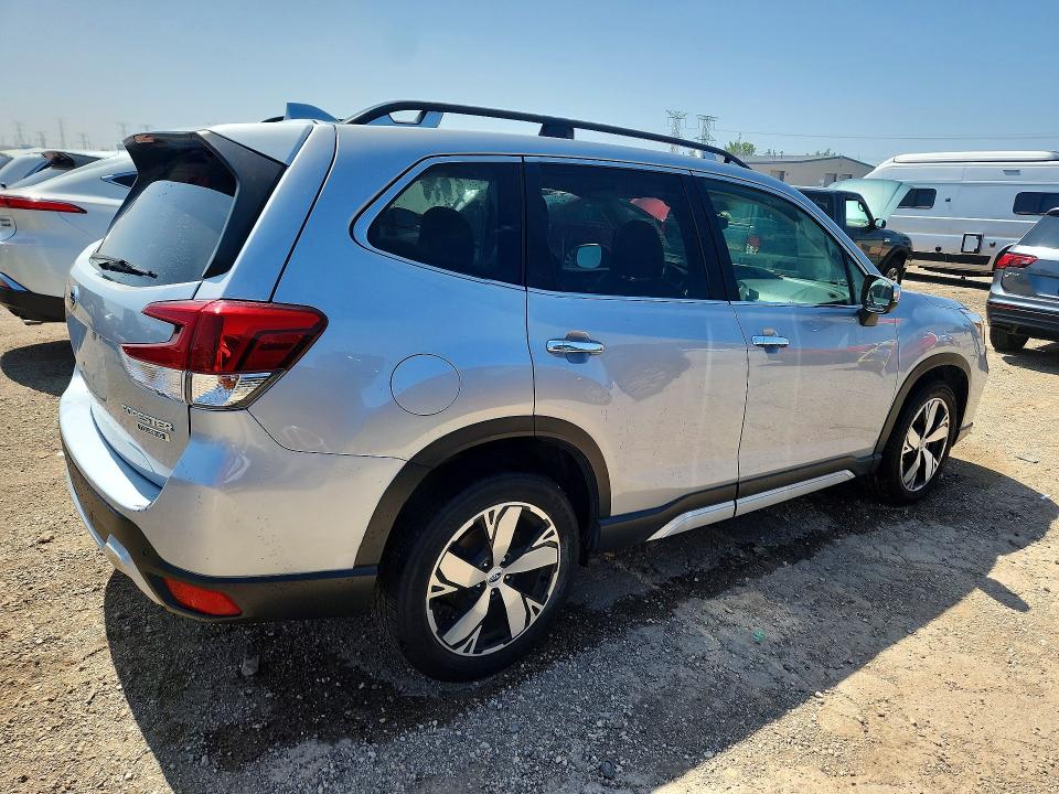 Photo 3 from auction – 2019 SUBARU FORESTER with VIN JF2SKAWC1KH431012