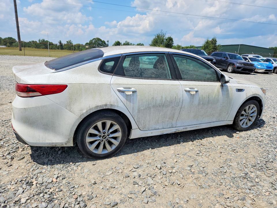 Photo 3 from auction – 2017 KIA OPTIMA with VIN 5XXGT4L35HG133897