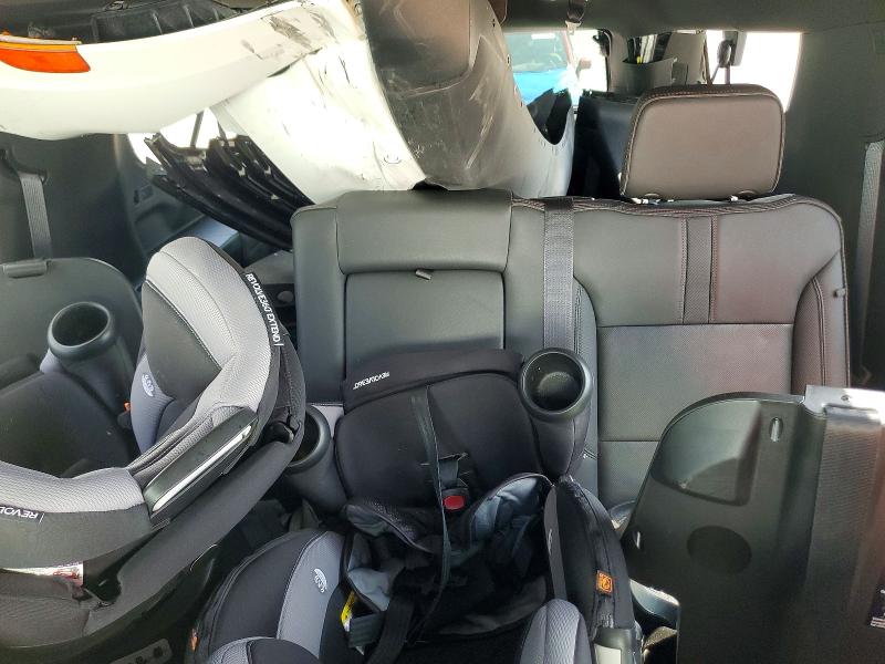 Photo 10 from auction – 2023 CHEVROLET SUBURBAN with VIN 1GNSKEKT8PR242524