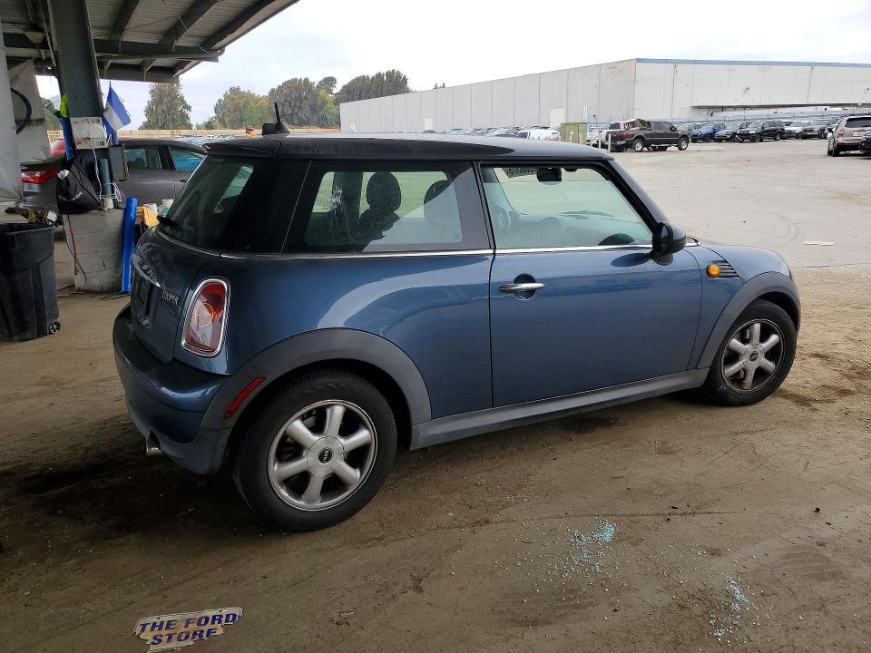 Photo 3 from auction – 2009 MINI COOPER with VIN WMWMF33539TU75417