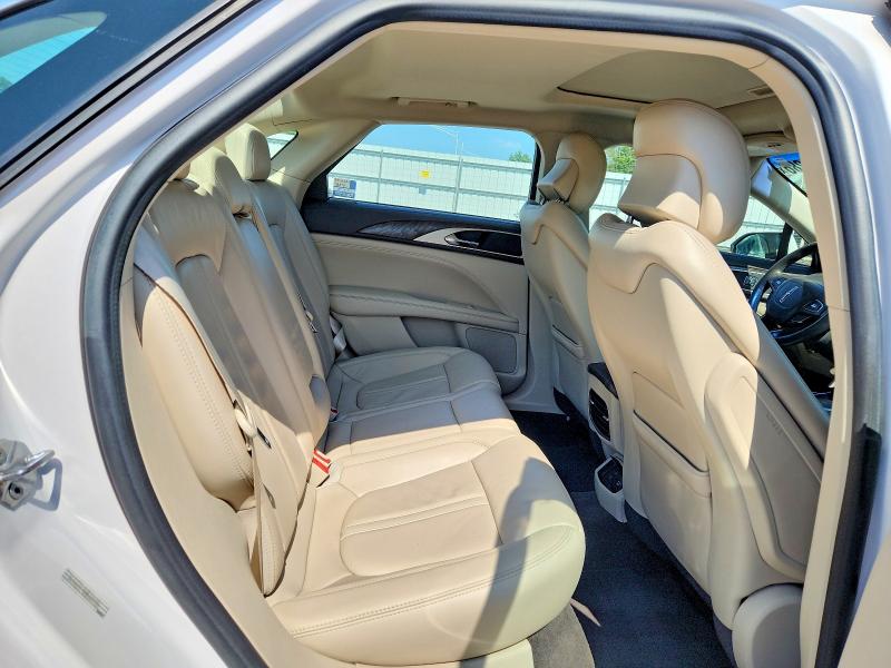 Photo 10 from auction – 2017 LINCOLN MKZ with VIN 3LN6L5C91HR618458