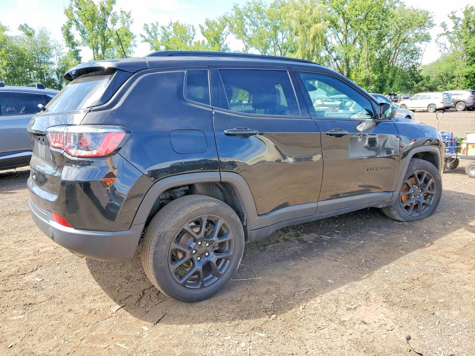 Photo 3 from auction – 2022 JEEP COMPASS with VIN 3C4NJDBB6NT226689